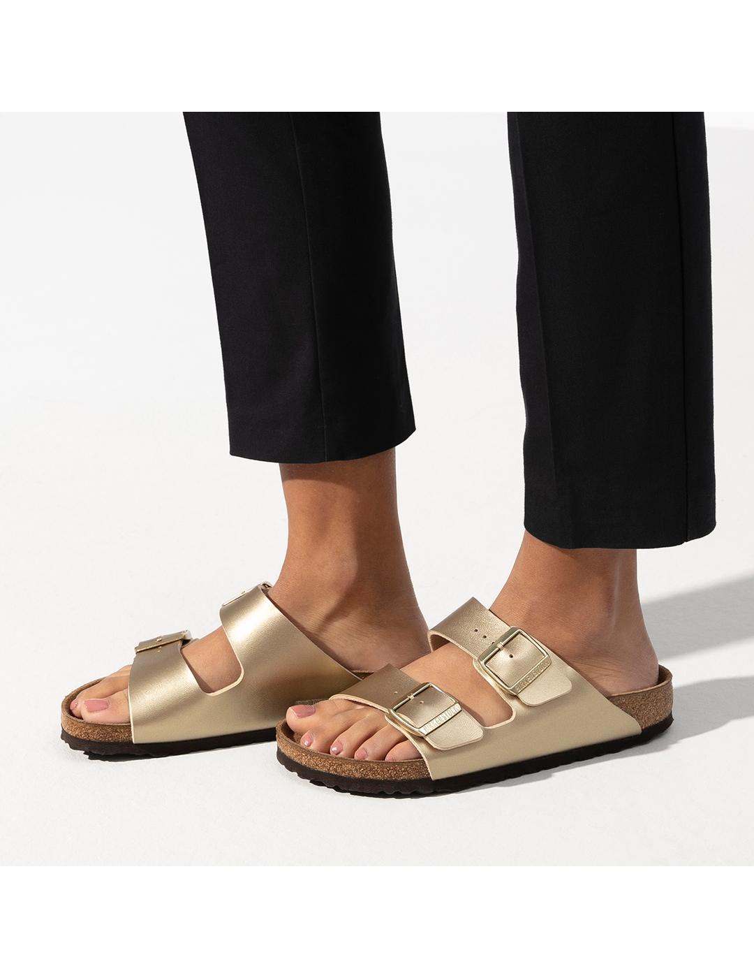 Sandalias Birkenstock Arizona dorada de mujer