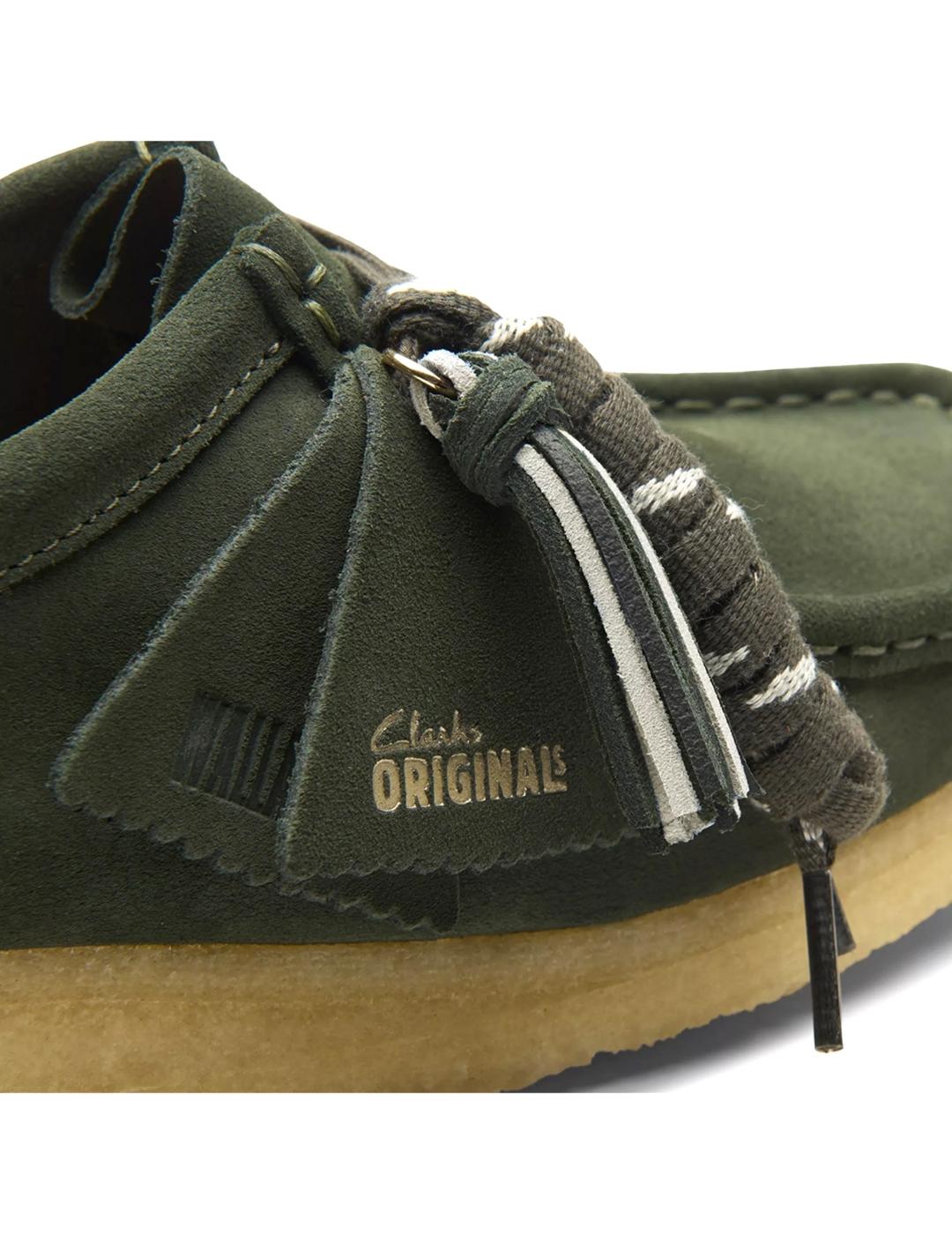 Zapatos Clarks Wallabee verdes en ante para mujer