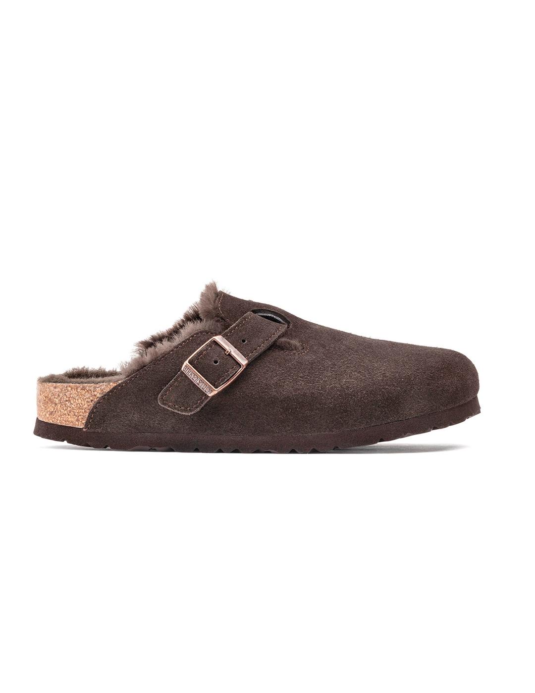 Zuecos Birkenstock Boston con pelo marrón de mujer
