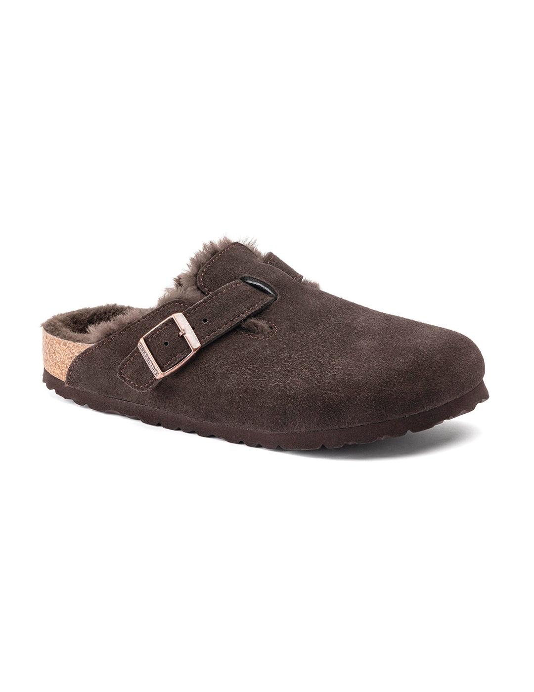 Zuecos Birkenstock Boston con pelo marrón de mujer