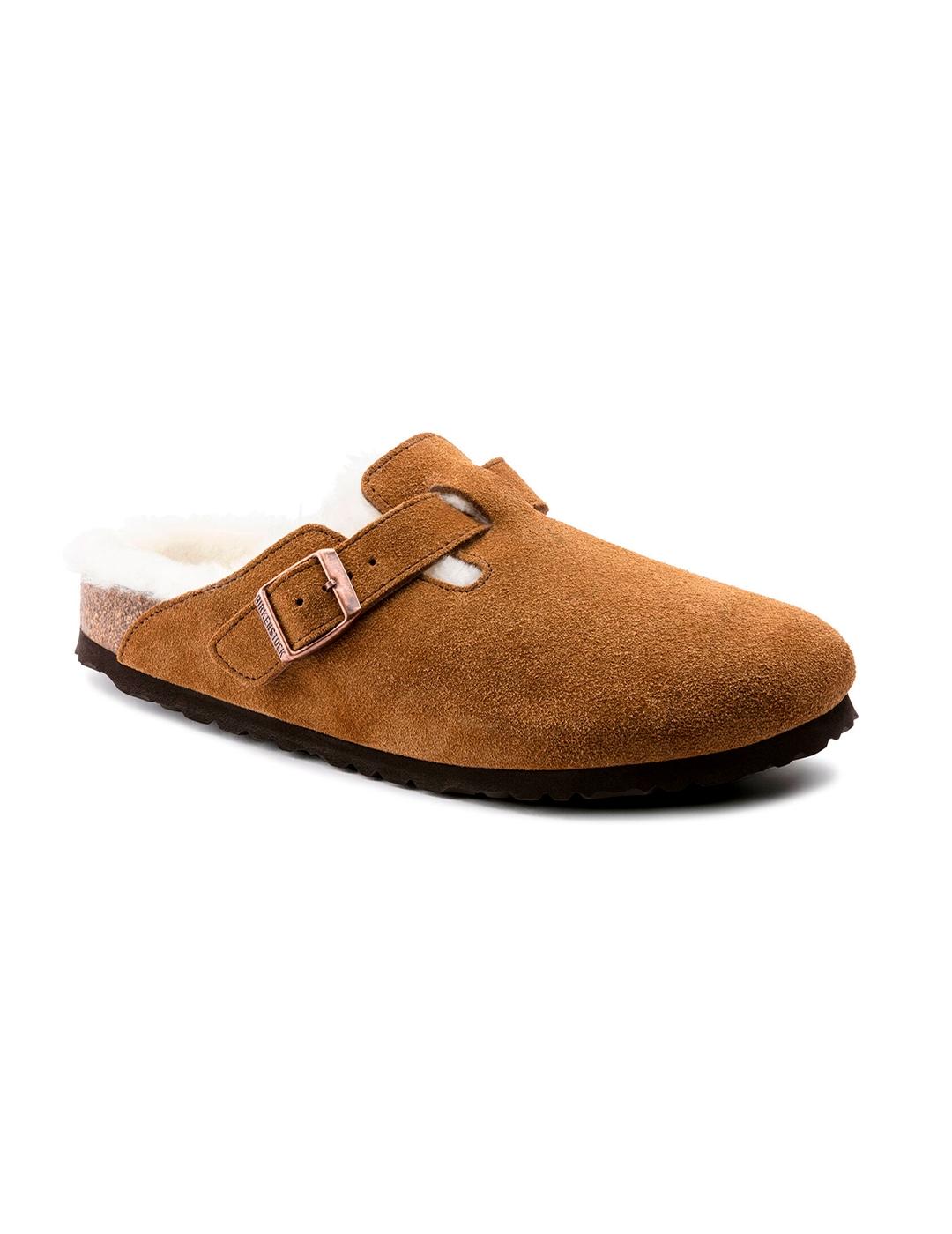 Zuecos Birkenstock Boston con pelo camel de mujer