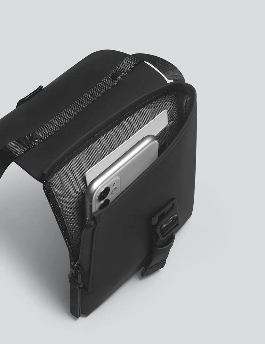 Bolso Gaston Luga Splash Mini Crossbody Bag negro de mujer