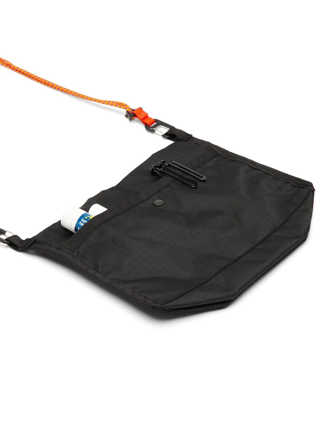 Bolso Cotopaxi Lista 2L lightweight negro hombre y mujer