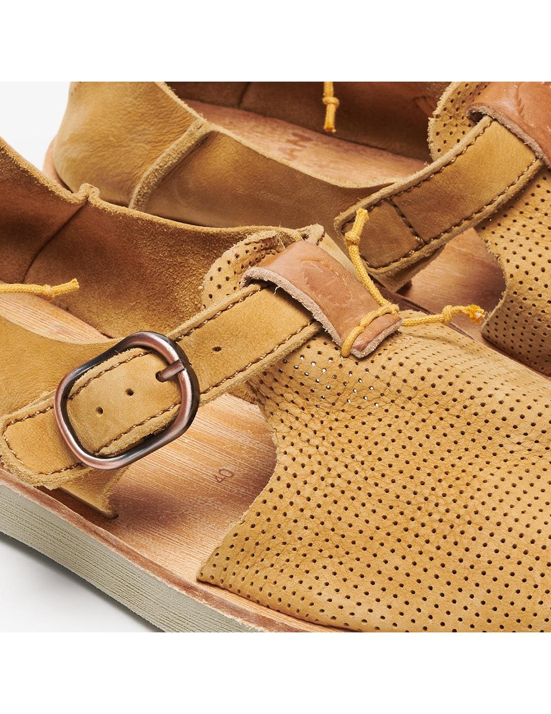 Sandalias Satorisan Benirras Microperfo camel de mujer