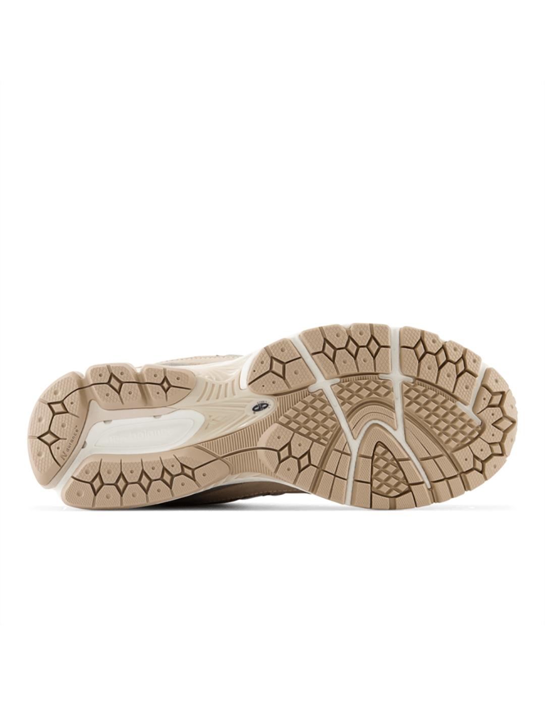 Zapatillas New Balance M2002RSI beige de mujer