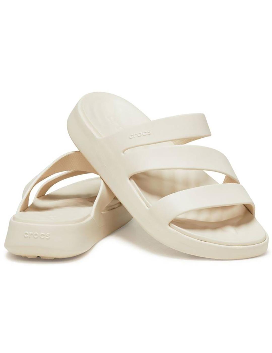Sandalias Crocs Getaway Strappy crudo de mujer