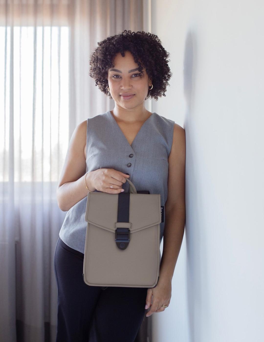 Mochila Bold Banana Envelope Mini Beyond Bold beige hombre