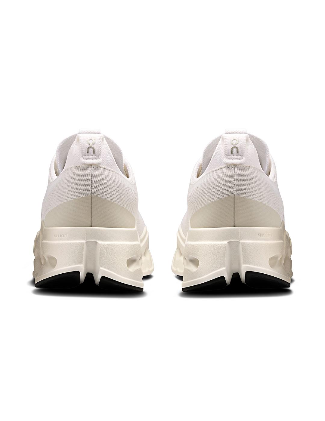 Zapatillas On Running Cloudsurfer Max blancas de mujer