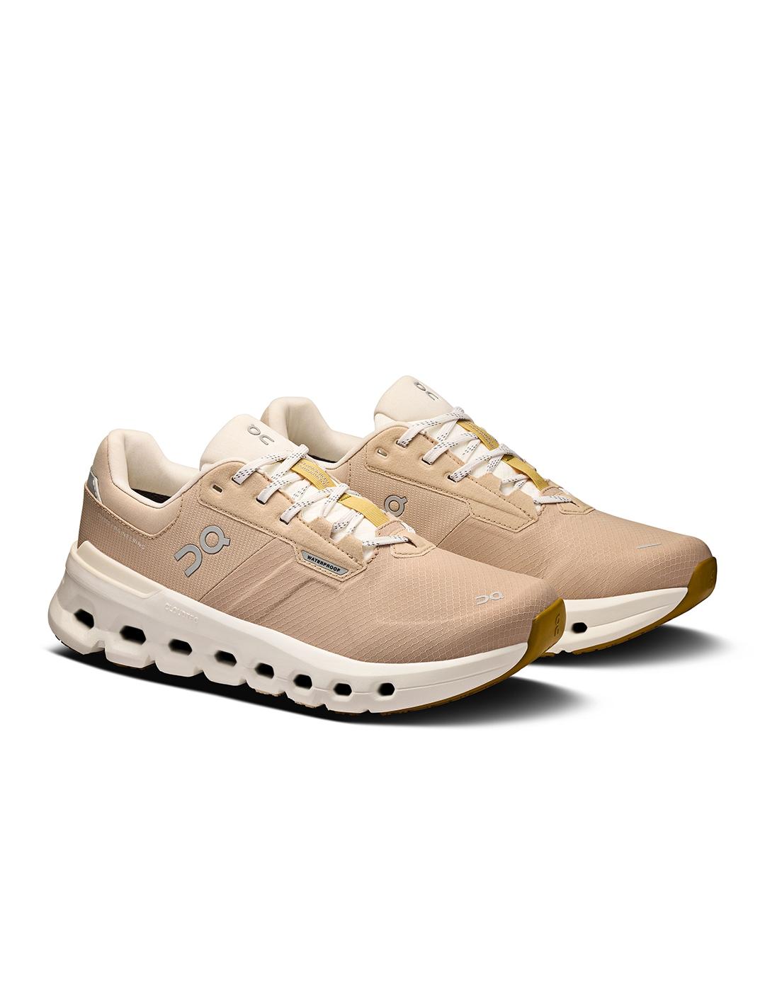Zapatillas On Running Cloudrunner 2 Wtp beige de mujer