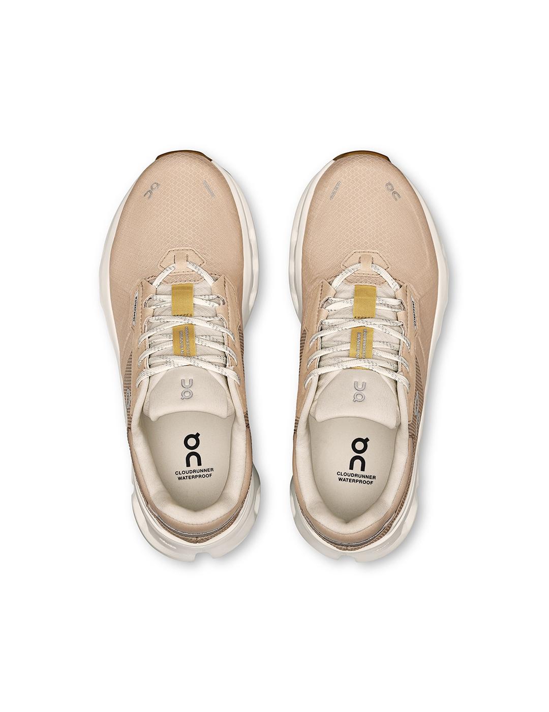 Zapatillas On Running Cloudrunner 2 Wtp beige de mujer