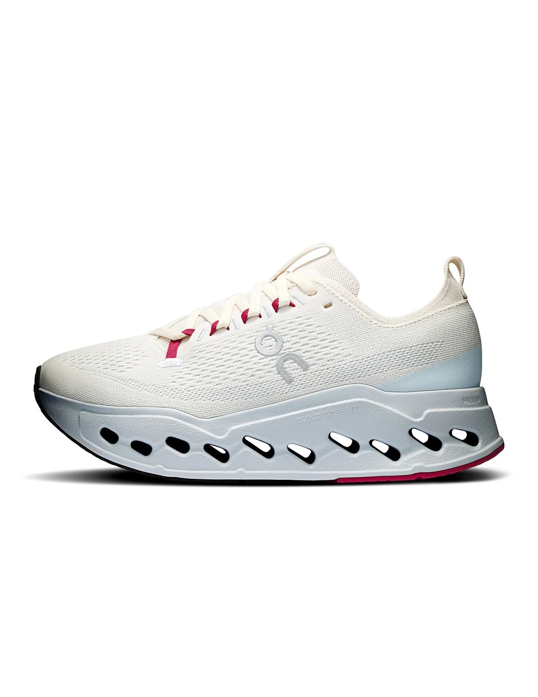 Zapatillas On Running Cloudsurfer Max crudo de mujer