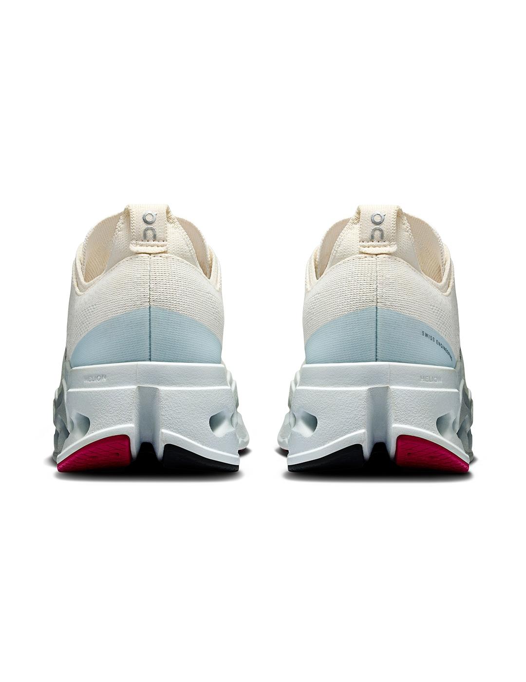 Zapatillas On Running Cloudsurfer Max crudo de mujer