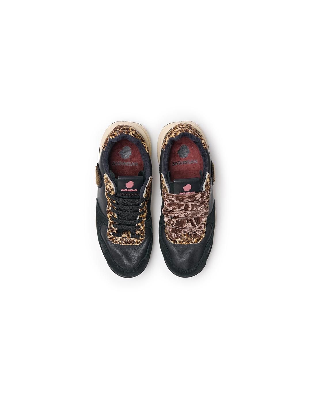 Zapatillas Satorisan Chacrona Premium negra print de mujer